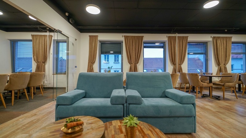 Rozkládací křesla a pohovka COMPACT v art boutique hostelu CHORS v Bratislavě