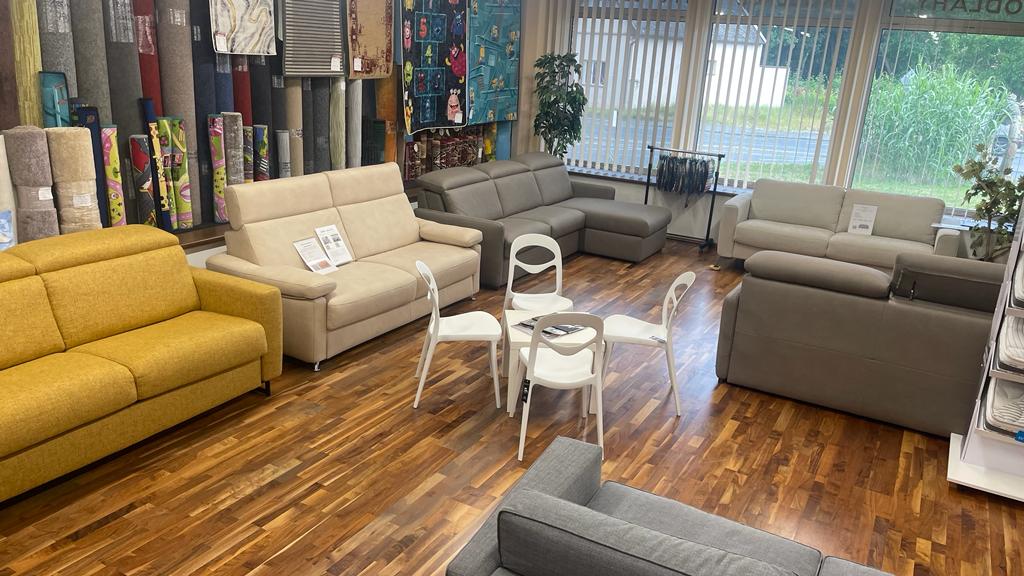 Rozkládací pohovky vystavené v Praze - Hostivaři