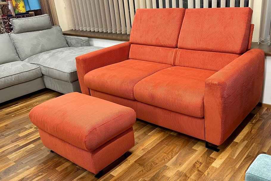 PERLA POUFF - rozkládací pohovka s podnožkou