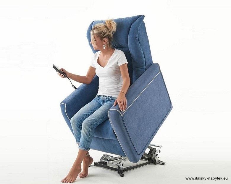 REGINA EXPRES - relaxační TV křeslo se stolkem a náhradním potahem